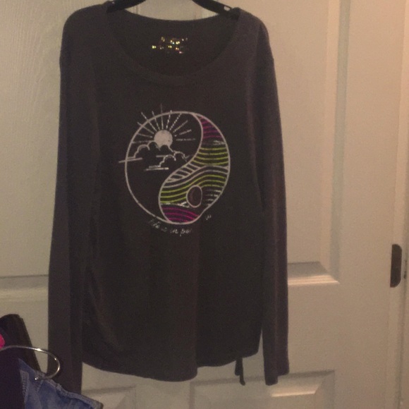 ⚖️ CUTE YING & YANG TOP! ⚖️ - Picture 1 of 1